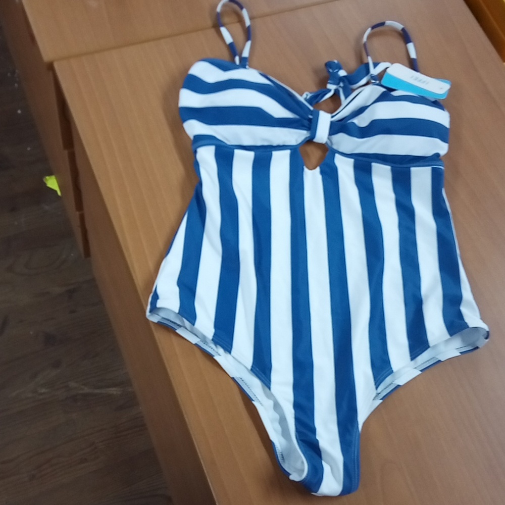 Women's one piece iffei large - Picture 1 of 6